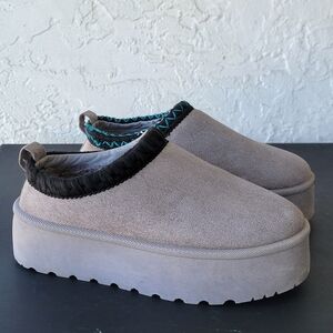 Mudd Patform Slippers Clogs Faux Suede Gray Beige Size 6 Chunky